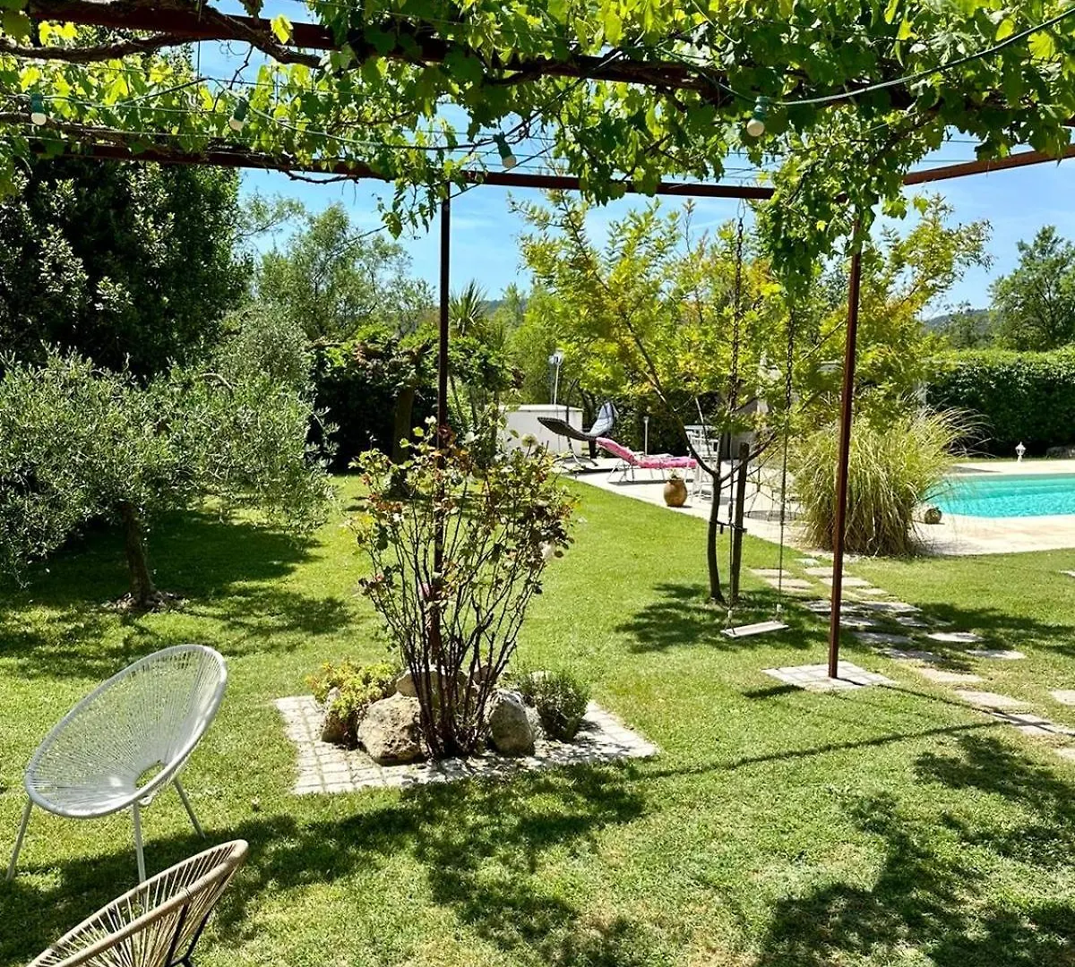 *** Couette-café Bed and Breakfast La Vignarelle à Callas France